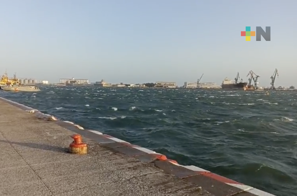 Puerto de Veracruz cerrado a navegación mayor y menor, por fuertes vientos del norte